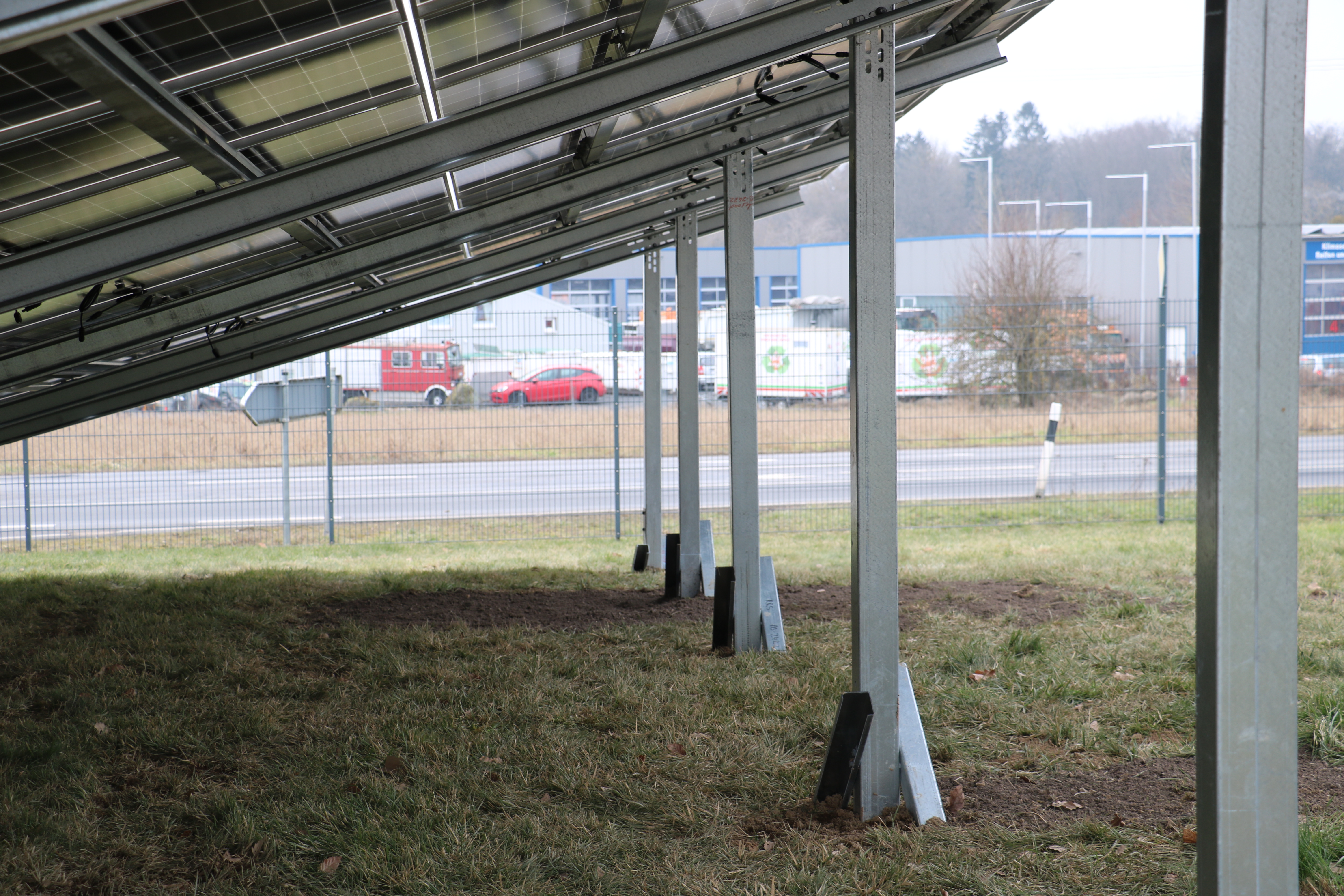 C-post koos valikulise „Roots“ paigaldamisega nõrkade pinnaseolude korral